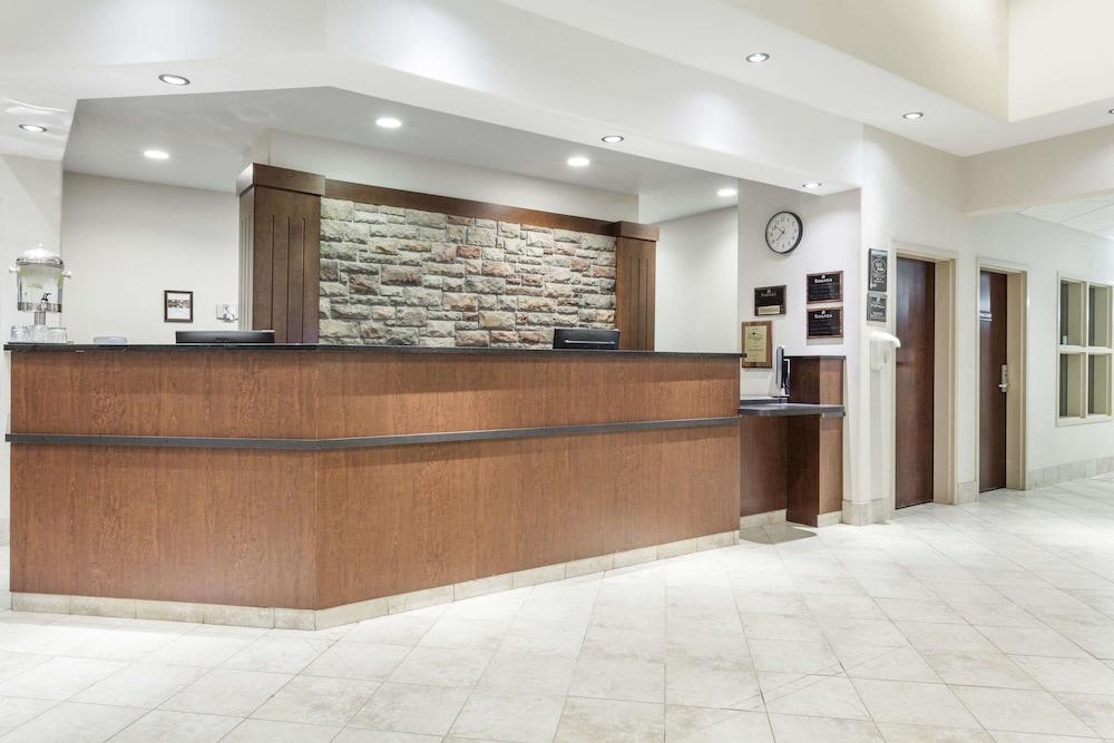 Ramada By Wyndham Drayton Valley Eksteriør bilde