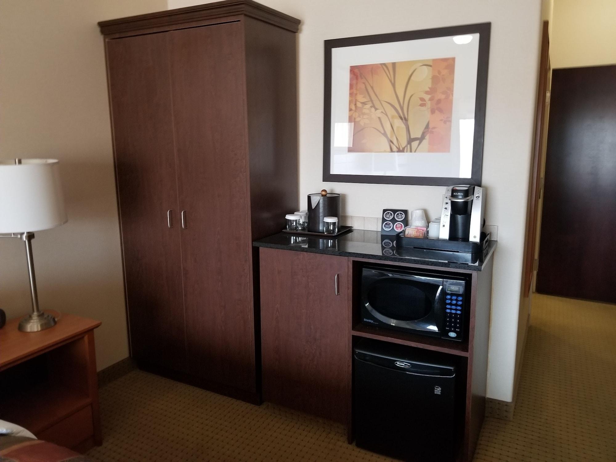 Ramada By Wyndham Drayton Valley Eksteriør bilde