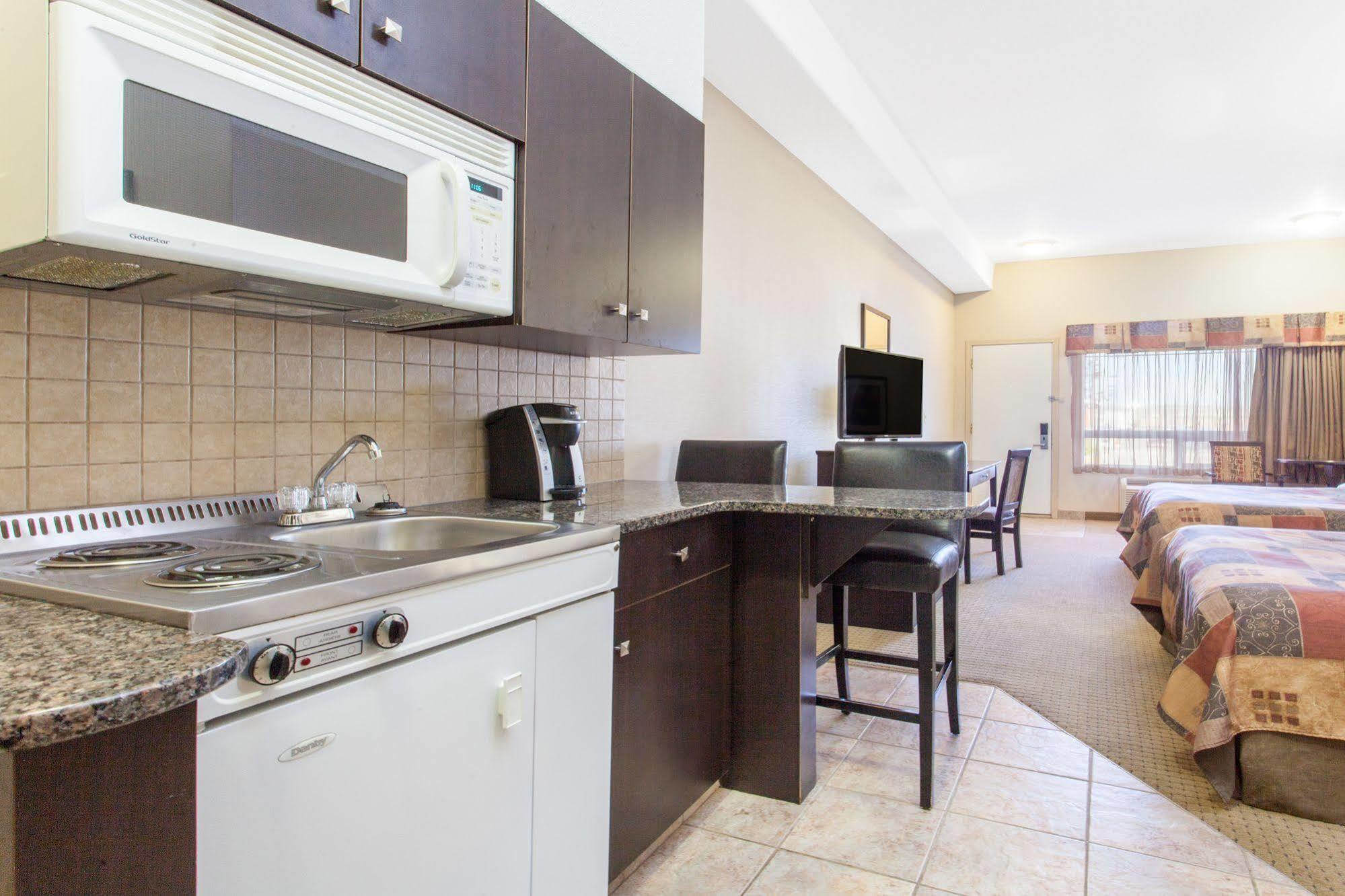 Ramada By Wyndham Drayton Valley Eksteriør bilde